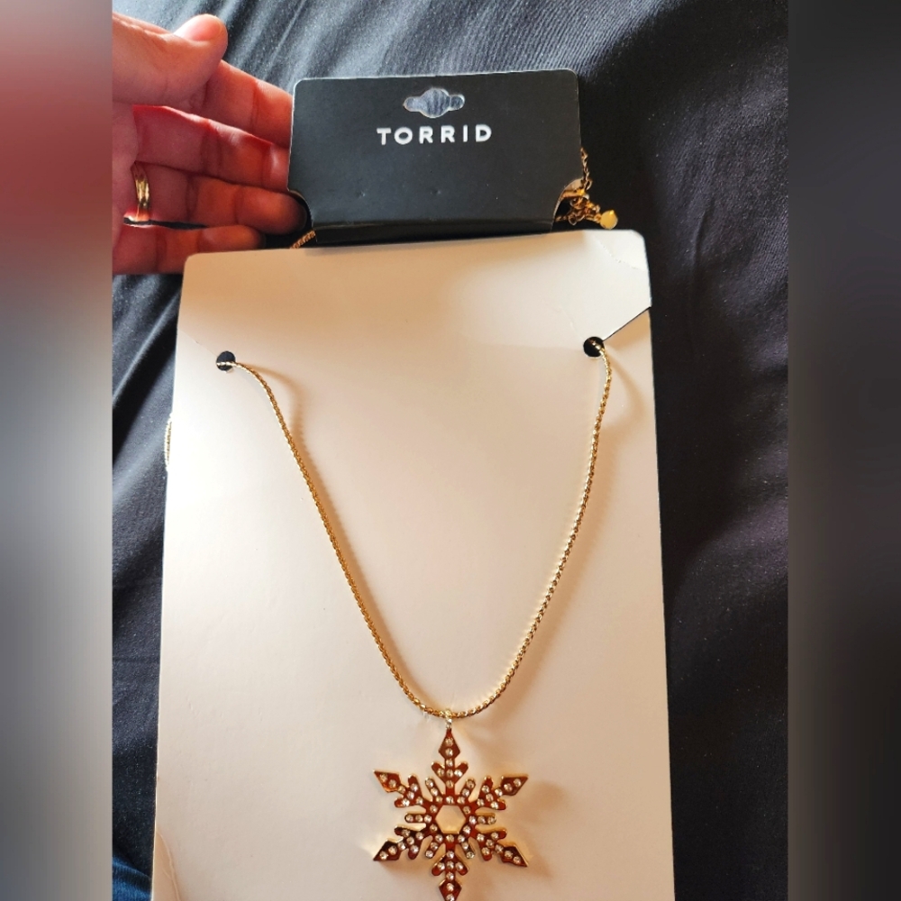 Torrid snowflake necklace